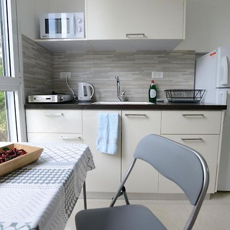Olga Beach Apartment 28 Haifa Bagian luar foto