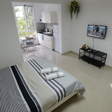 Olga Beach Apartment 28 Haifa Bagian luar foto