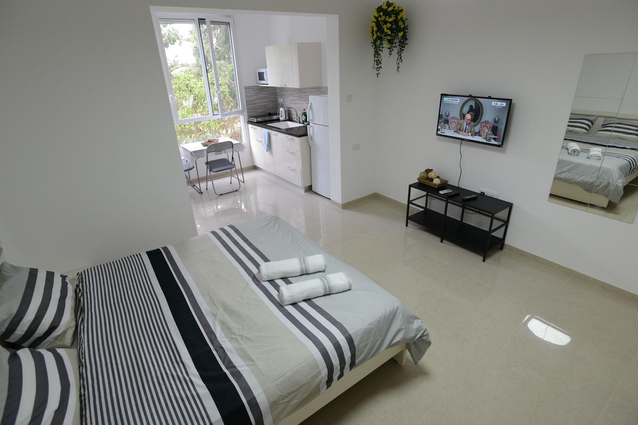 Olga Beach Apartment 28 Haifa Bagian luar foto