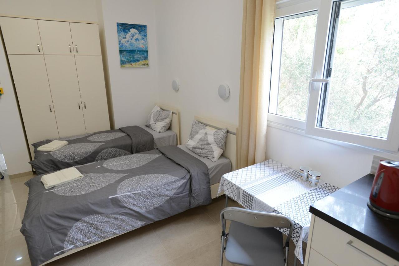 Olga Beach Apartment 28 Haifa Bagian luar foto