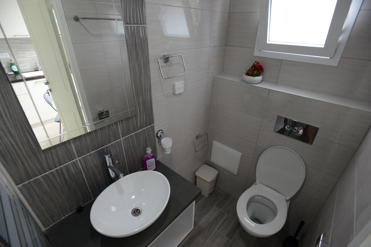 Olga Beach Apartment 28 Haifa Bagian luar foto